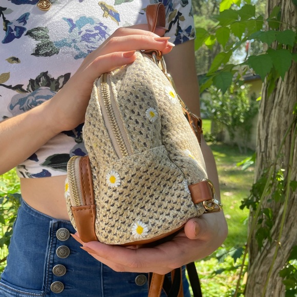 Cute mini summer backpack ☀️ - Picture 3 of 7